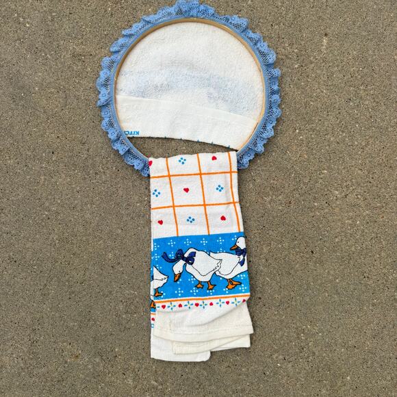 Vintage 90s Country Goose Kitchen Towel Holder and Towel Kitschy Nostalgia - Picture 4 of 4